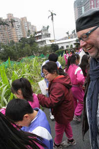 英國生態藝術家大衛．黑利引導
鄧公國小學童造訪庄子內流域溪