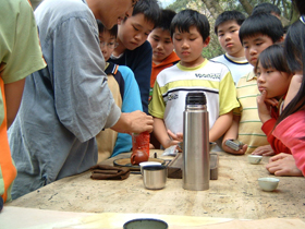 水源國小在天元宮學習泡茶
