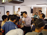 縣府在淡水水碓活動中心召開淡北道路規劃說明會,吸引二、三百位社區民眾前往關切(攝影/戴瑞君)